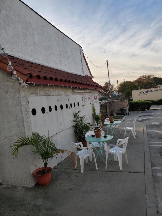 Eunice Plaza Motel *
